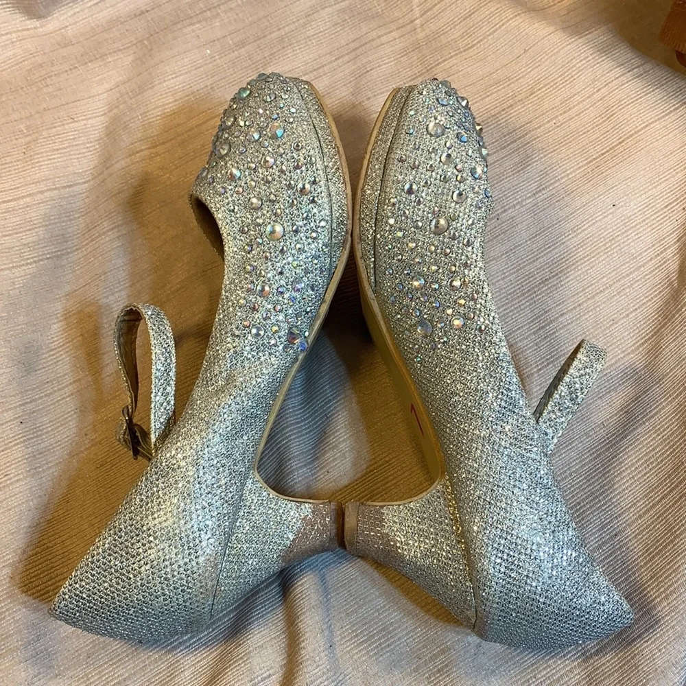 Link bedazzled dressy heels worn once for a weddin